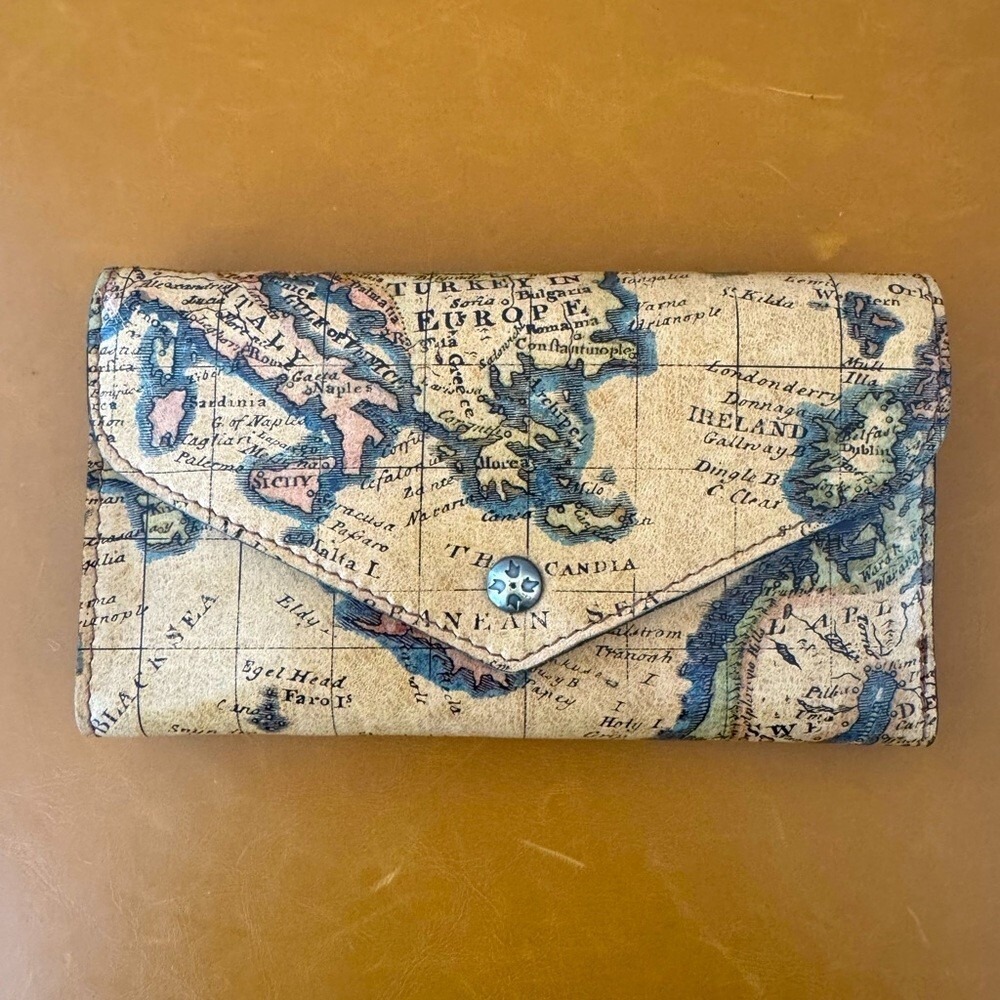 Patricia Nash World Map Wallet‎ Clutch